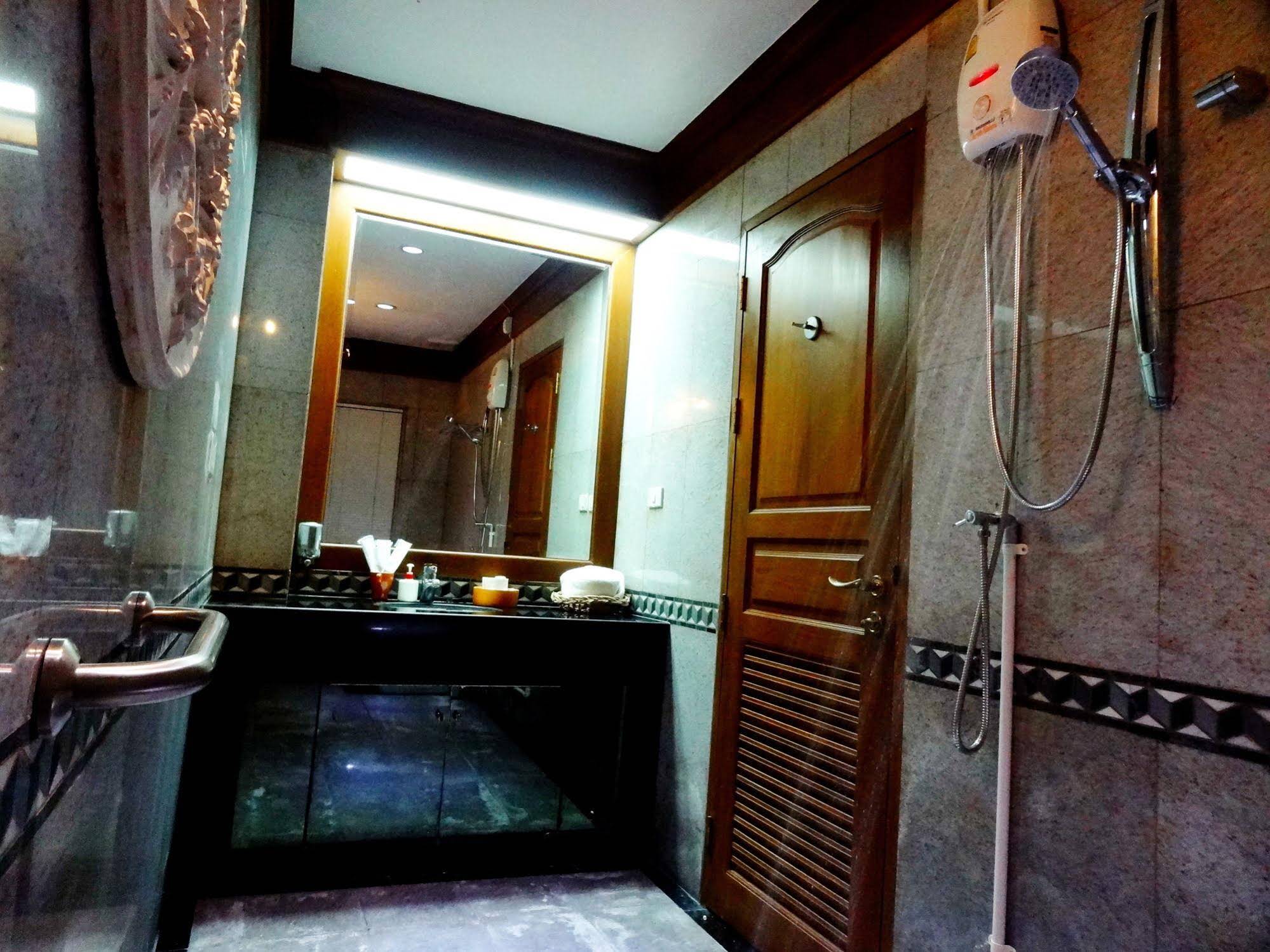 Asias Boutique Club