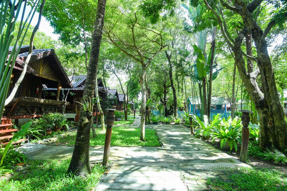 Saksaitarn Resort by OYO Rooms