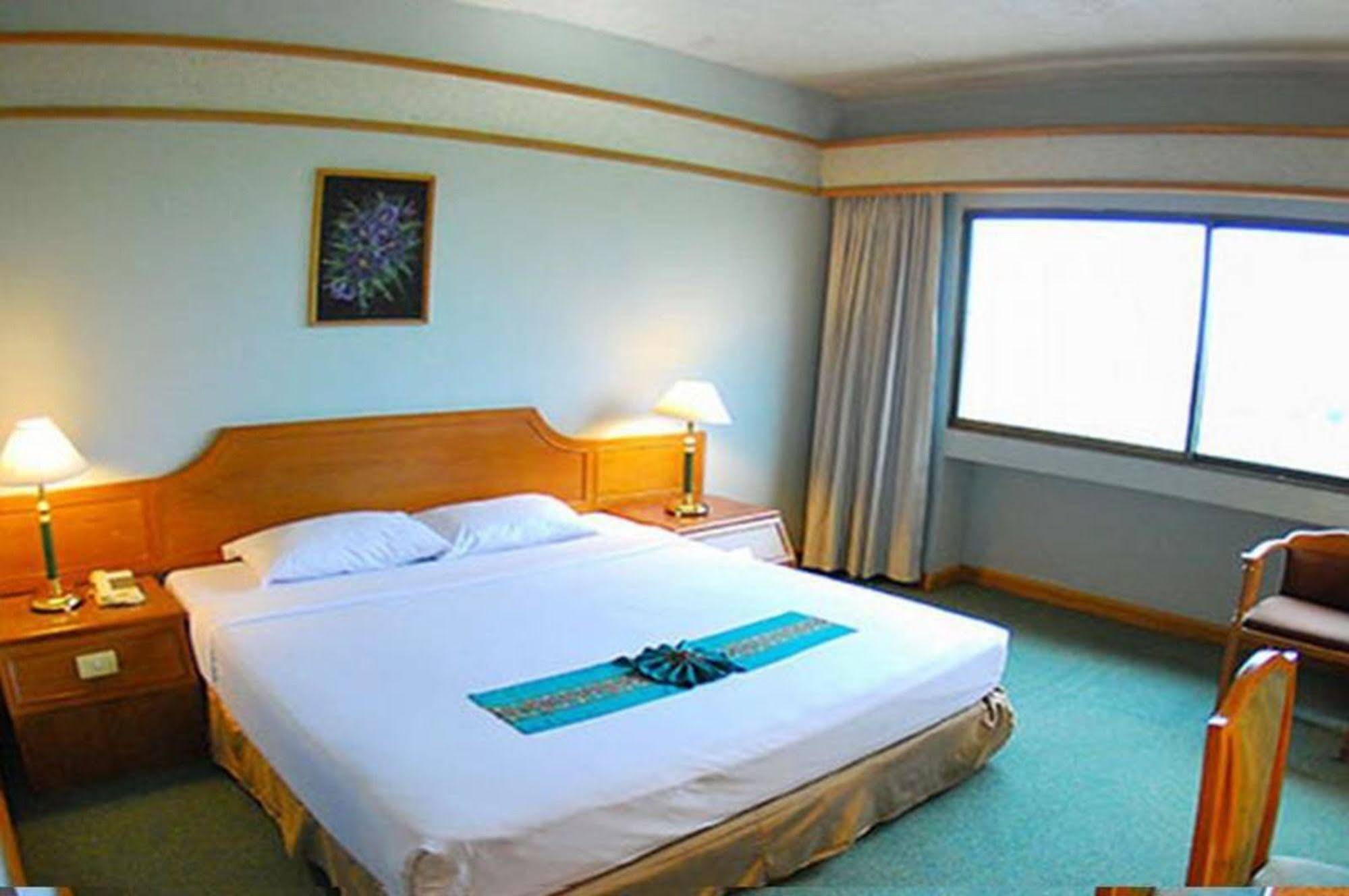 Golden City Hotel