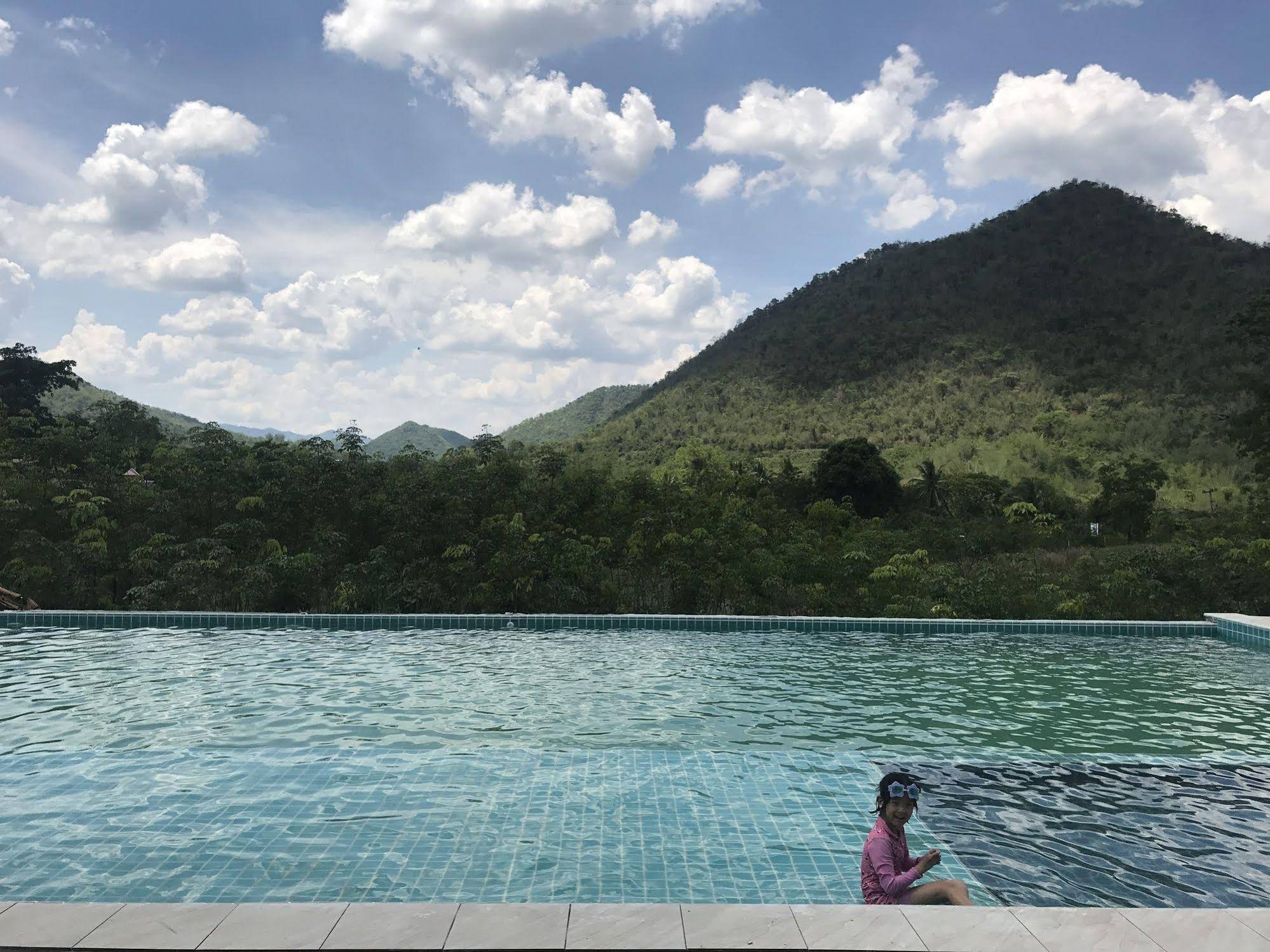 Hi - Scene Resort