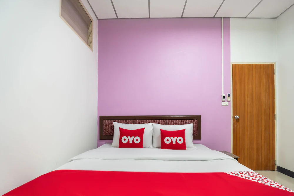 9's Born by OYO Rooms