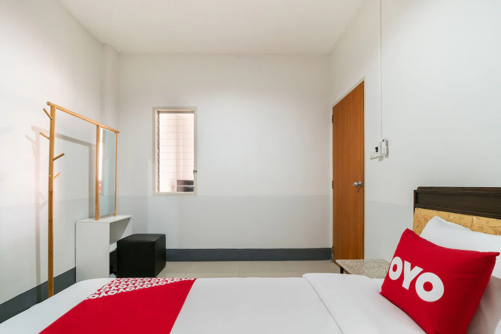 9's Born by OYO Rooms