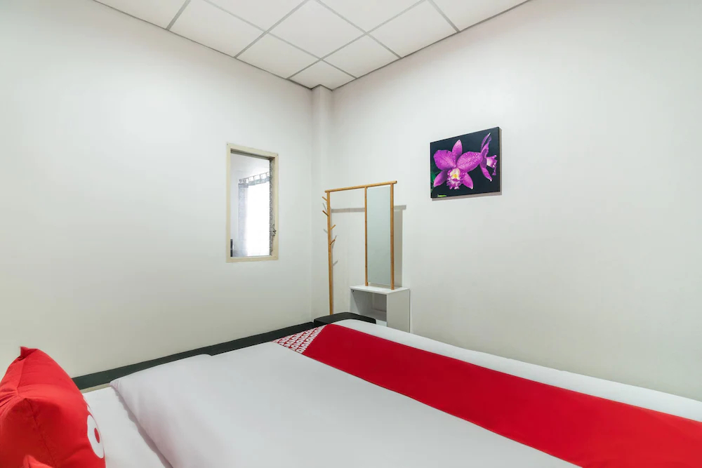 9's Born by OYO Rooms