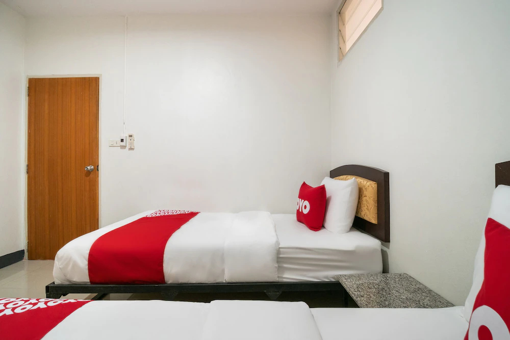 9's Born by OYO Rooms