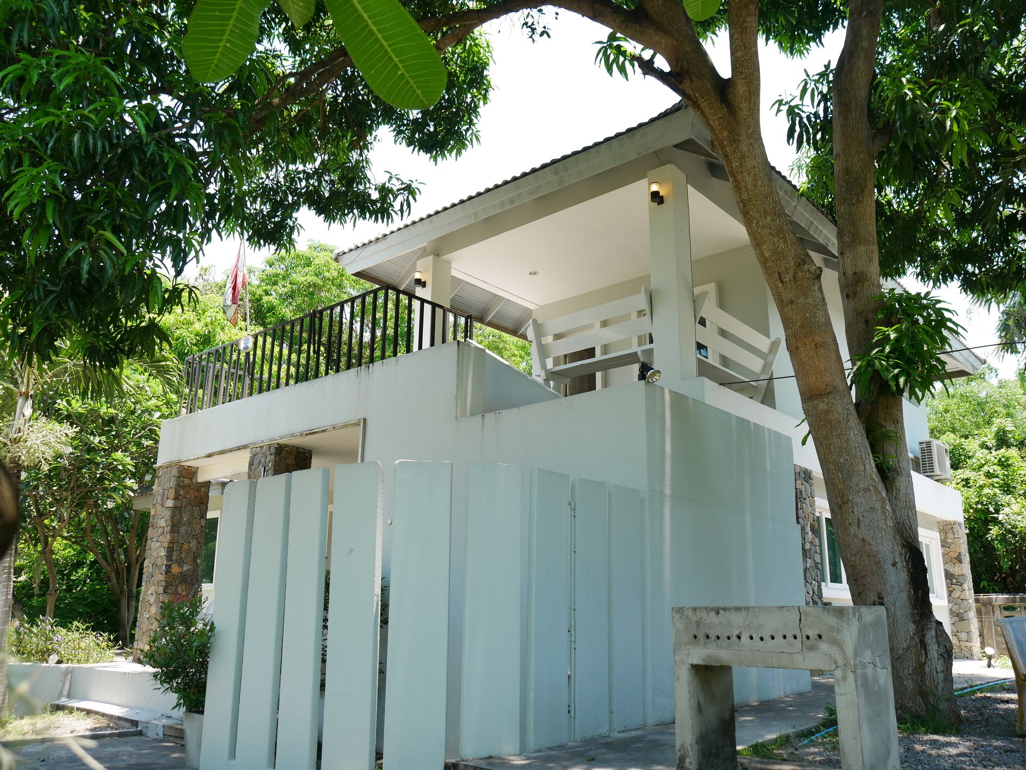 Baan Must Sea