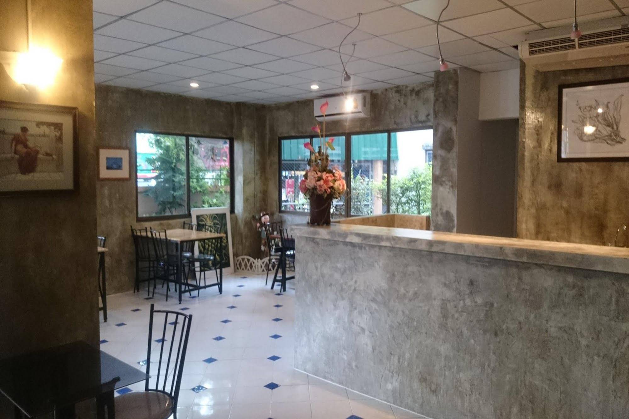 Central Place Hotel