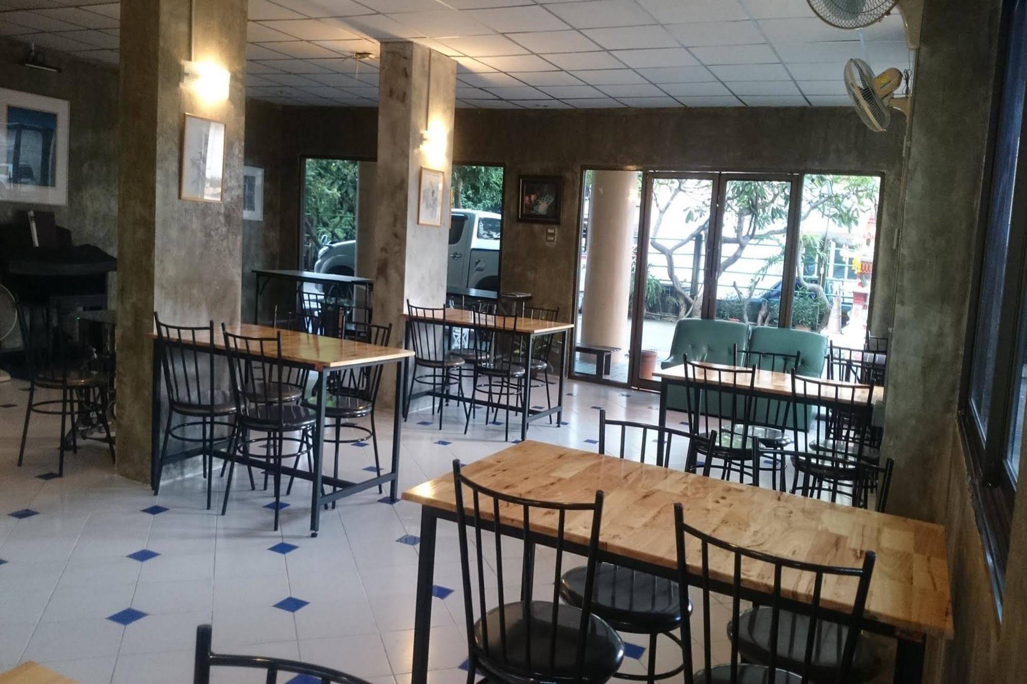 Central Place Hotel
