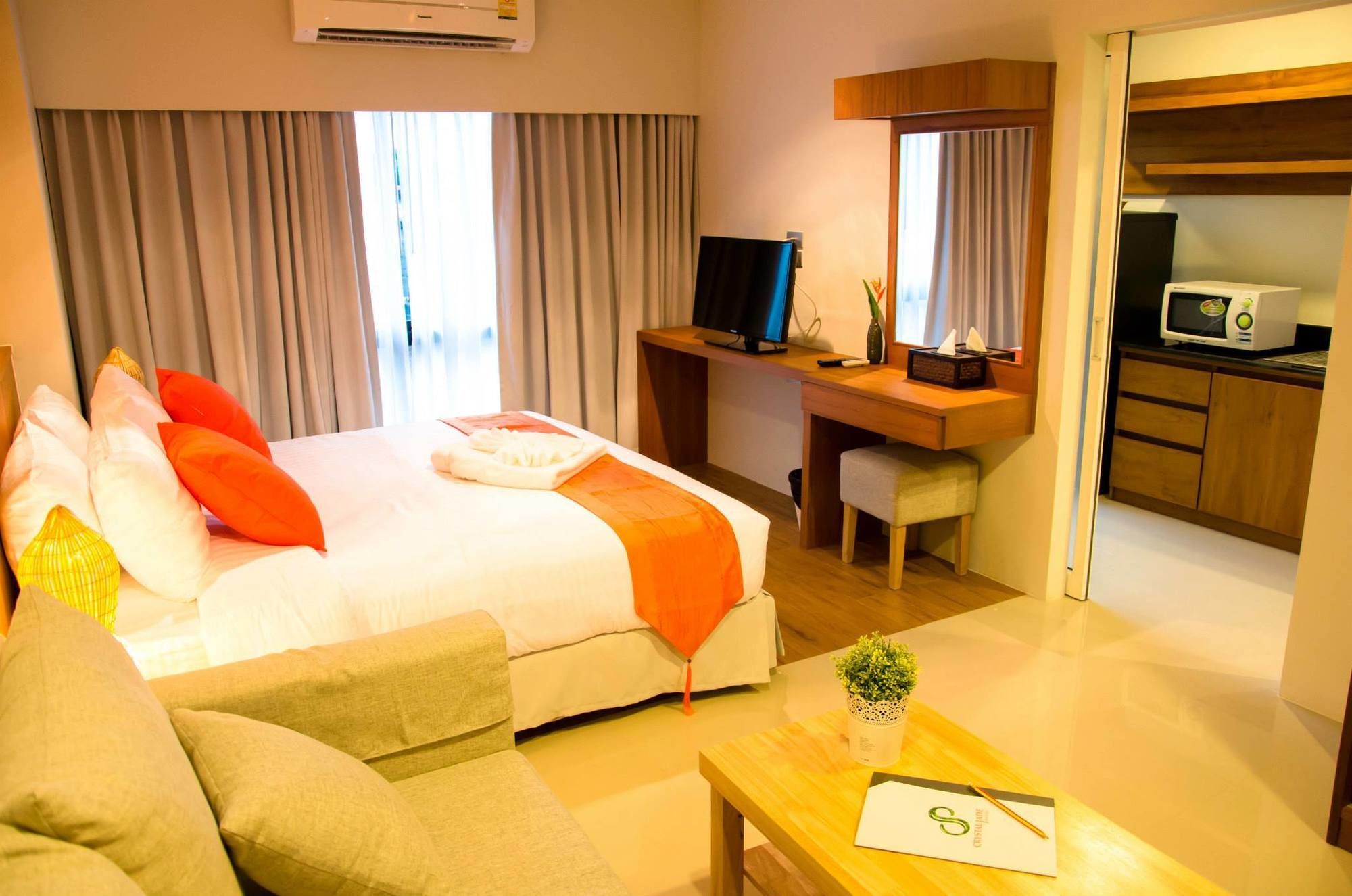 Crystal Jade Hotel