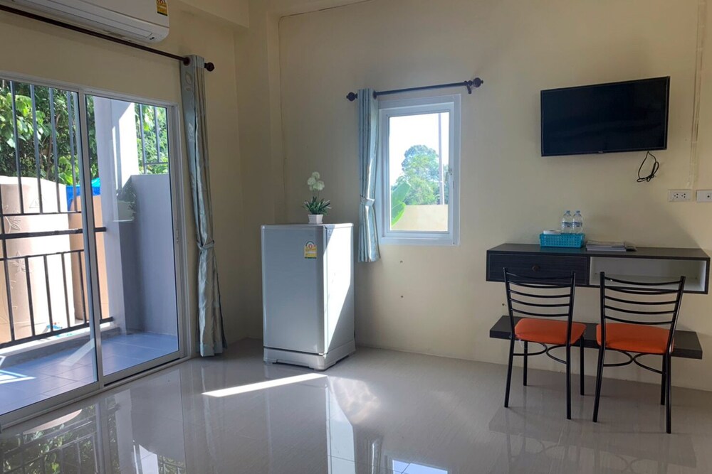 Ek Residence by OYO Rooms