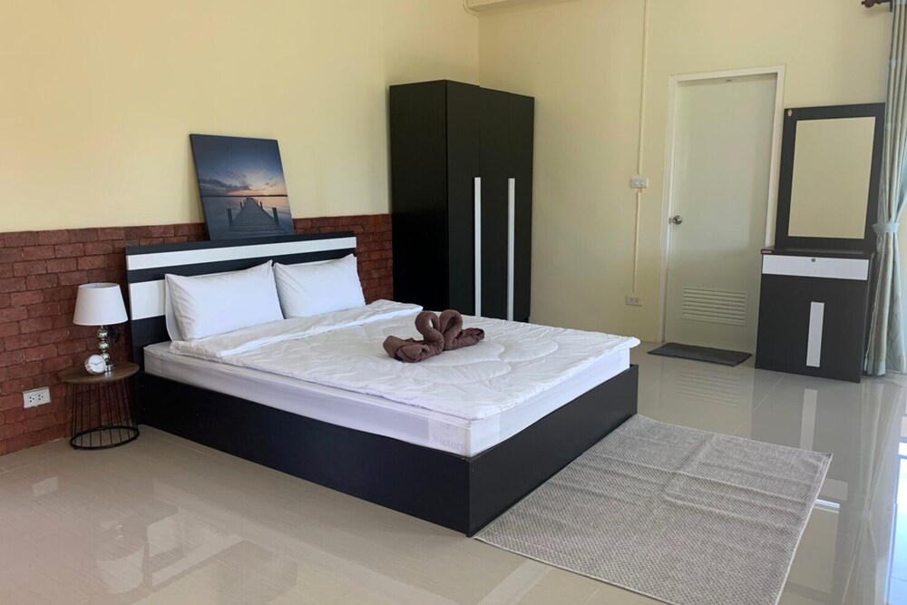 Ek Residence by OYO Rooms