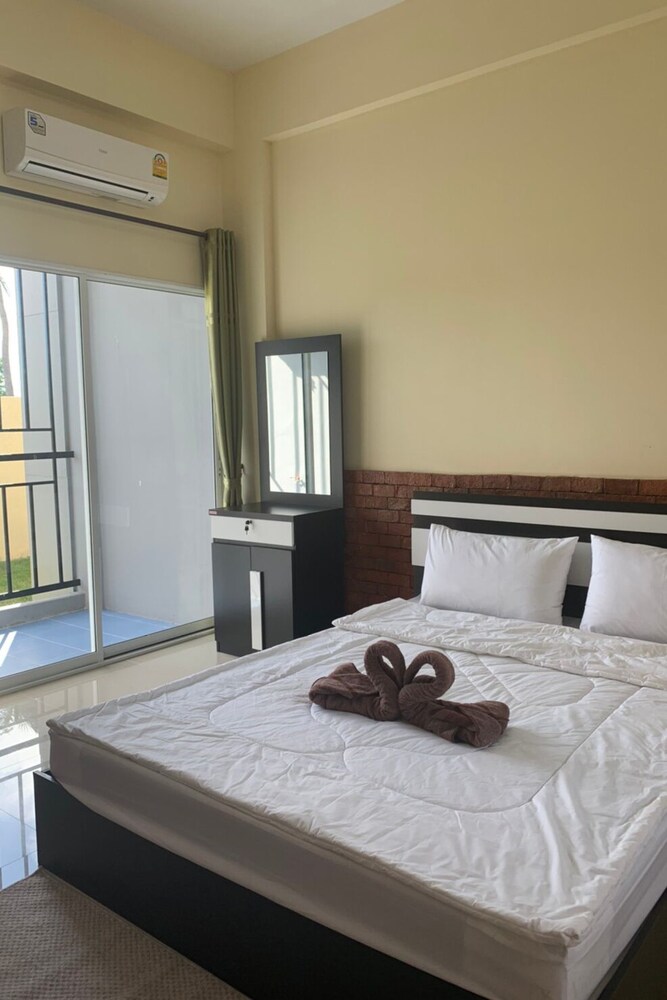 Ek Residence by OYO Rooms