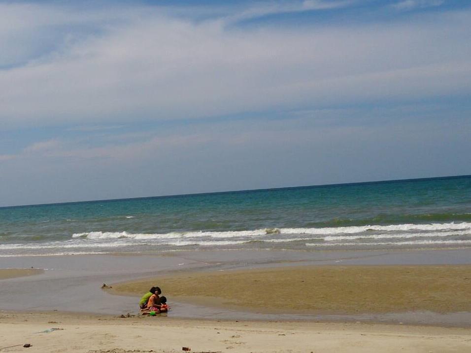 Grand Beach Condominium (B26)