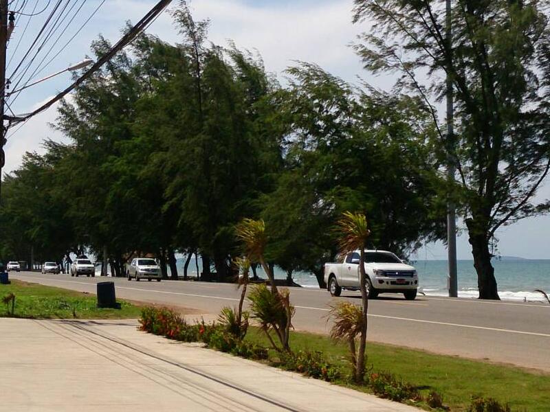 Grand Beach Condominium (B26)