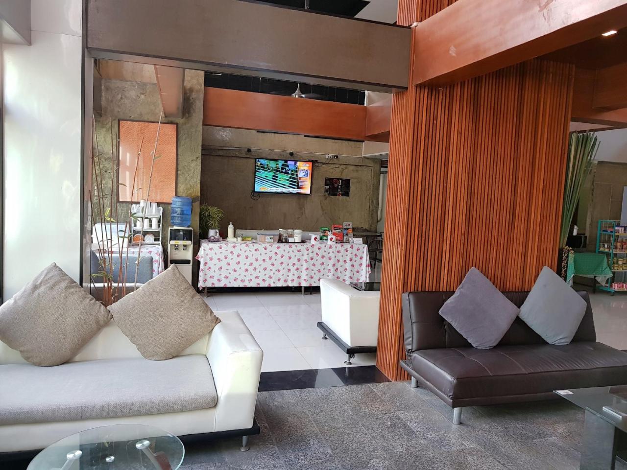 Izen Pure Budget Hotel & Residence