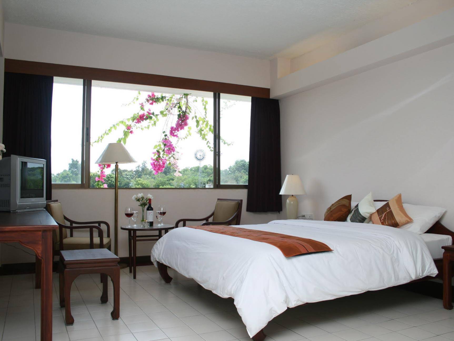 Mae Pim Resort Hotel