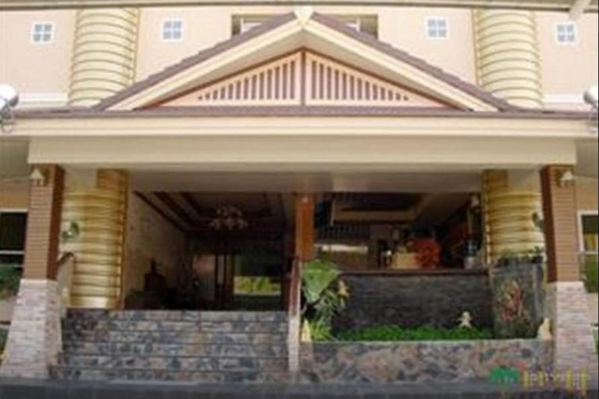 Preechana Golden Place Serviced Apartment