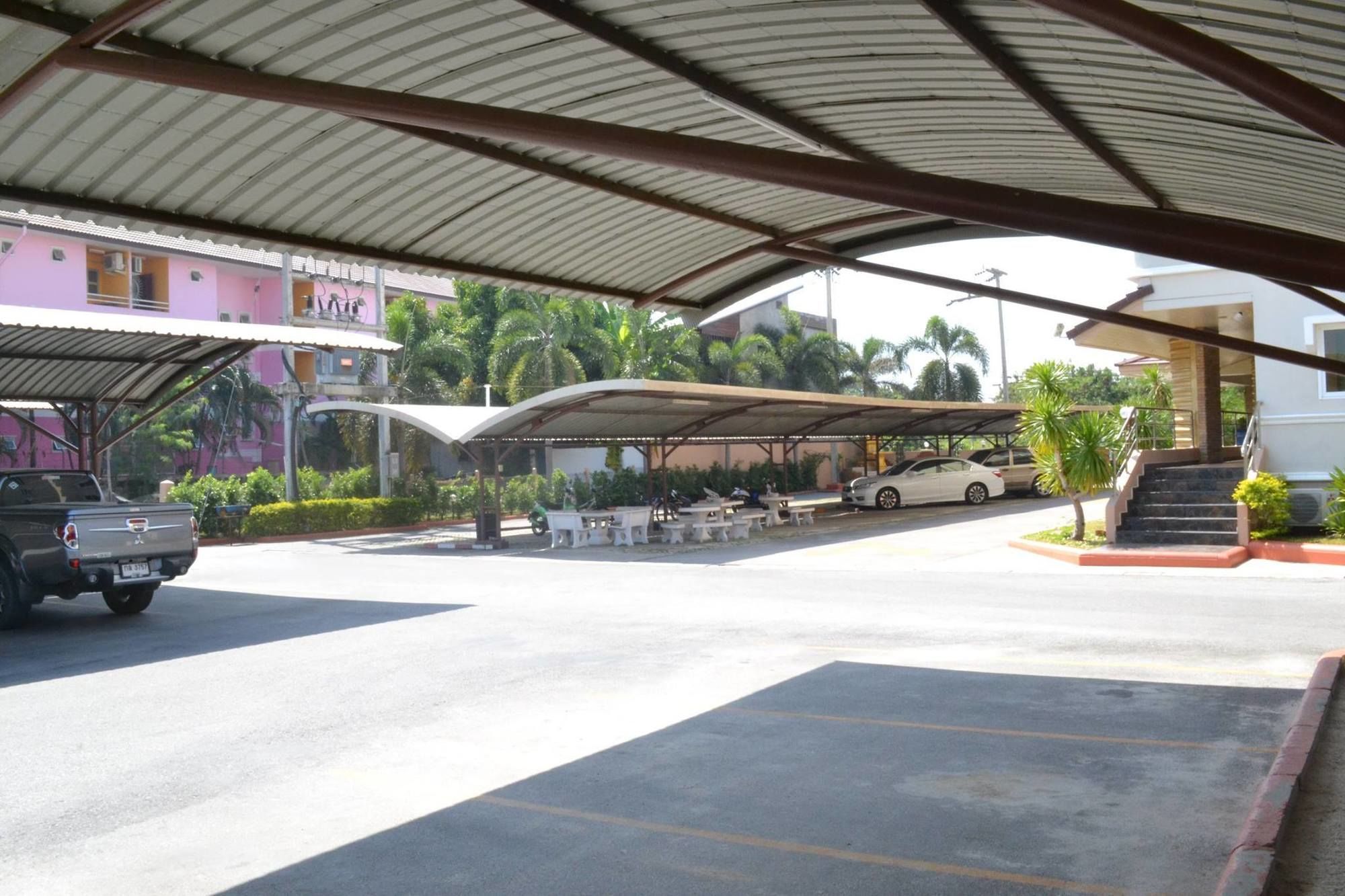 Preechana Golden Place Serviced Apartment