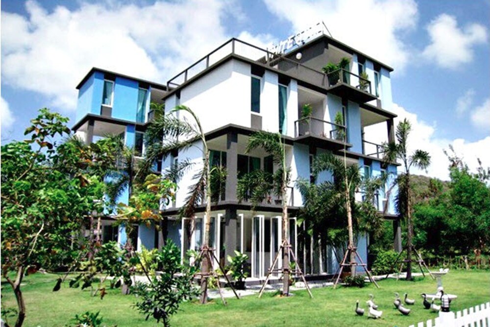 White @ Sea Resort