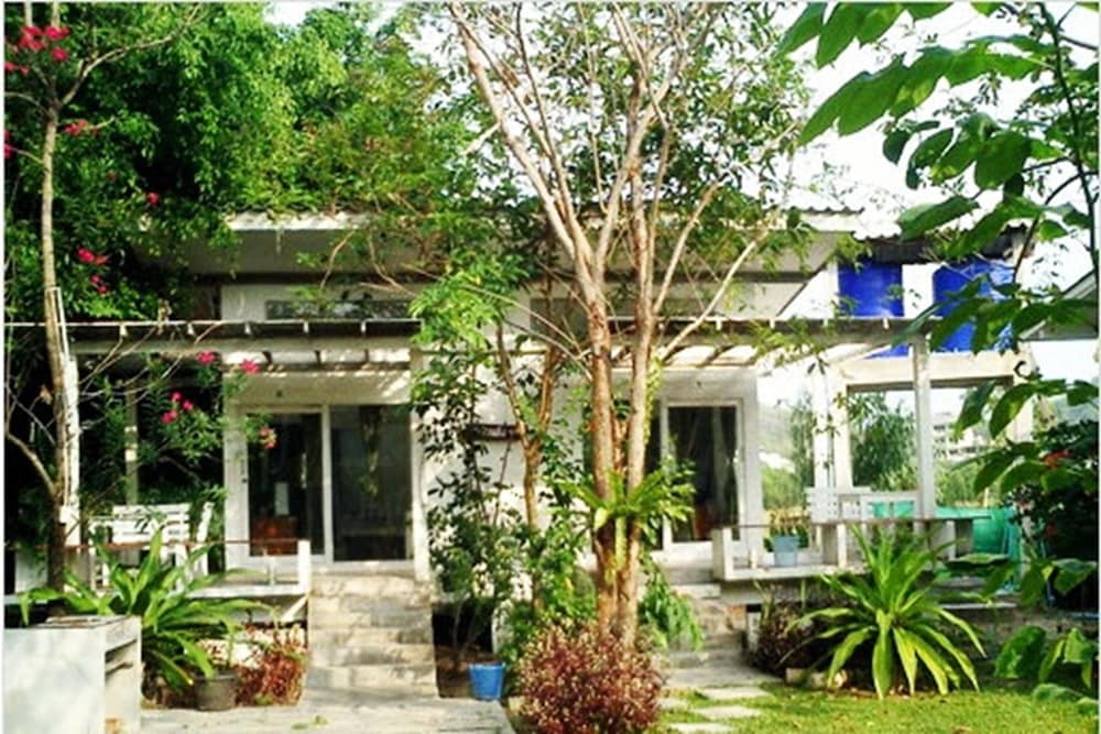 White @ Sea Resort