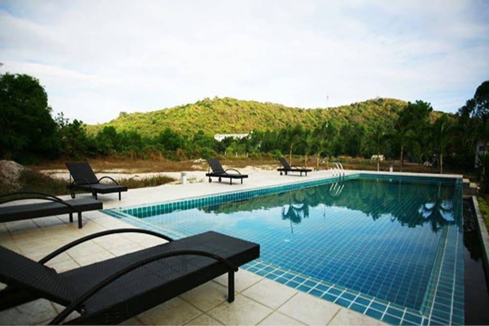 White @ Sea Resort