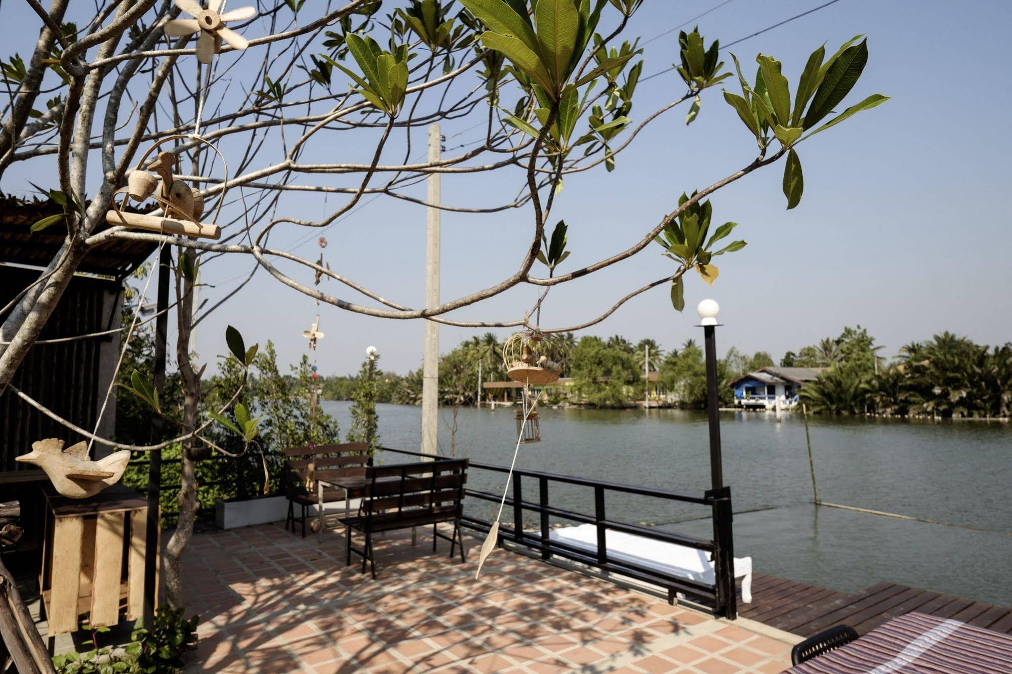 Amphawa Caza Platuu