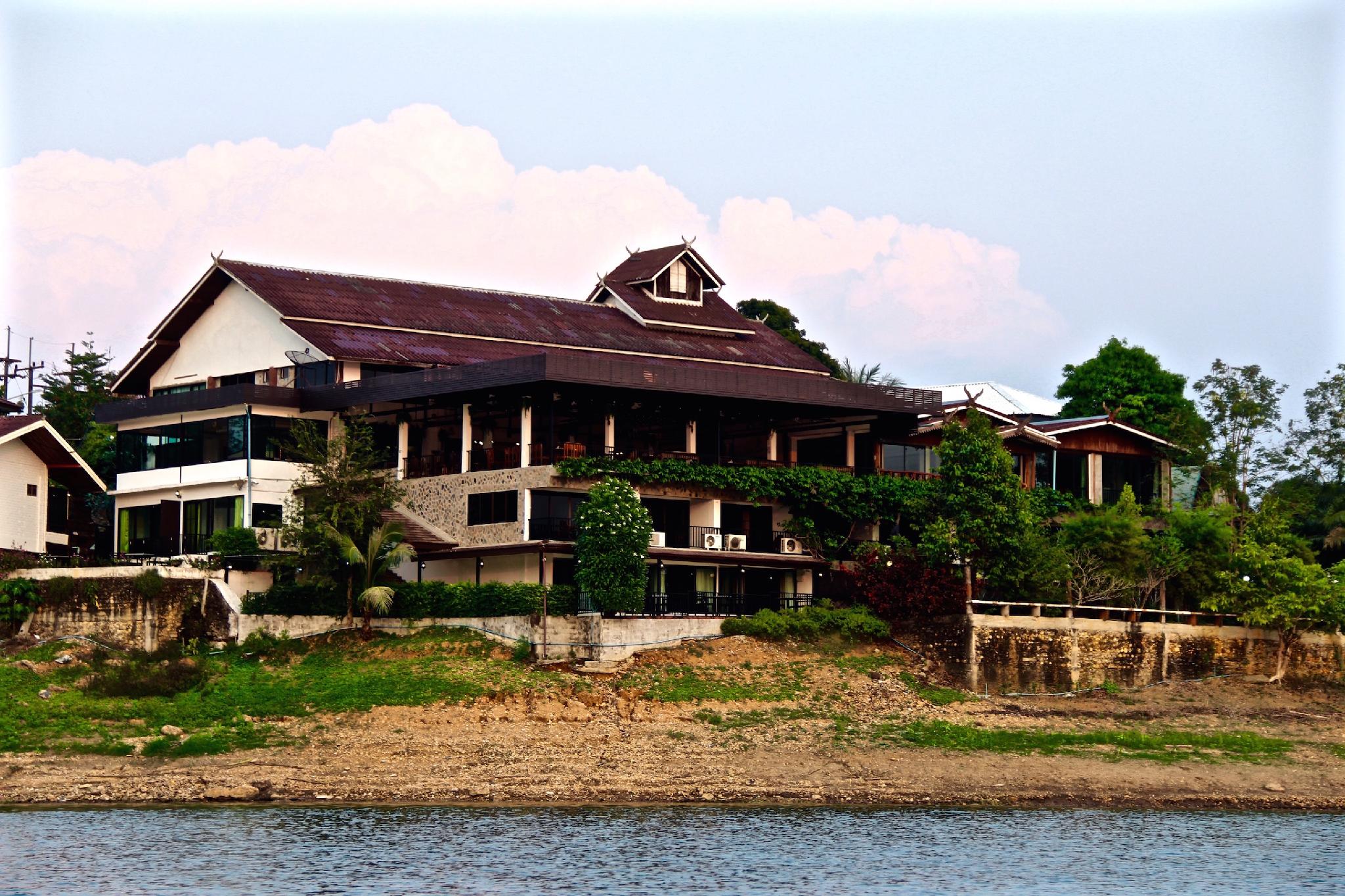 Pornpailin Riverside Resort