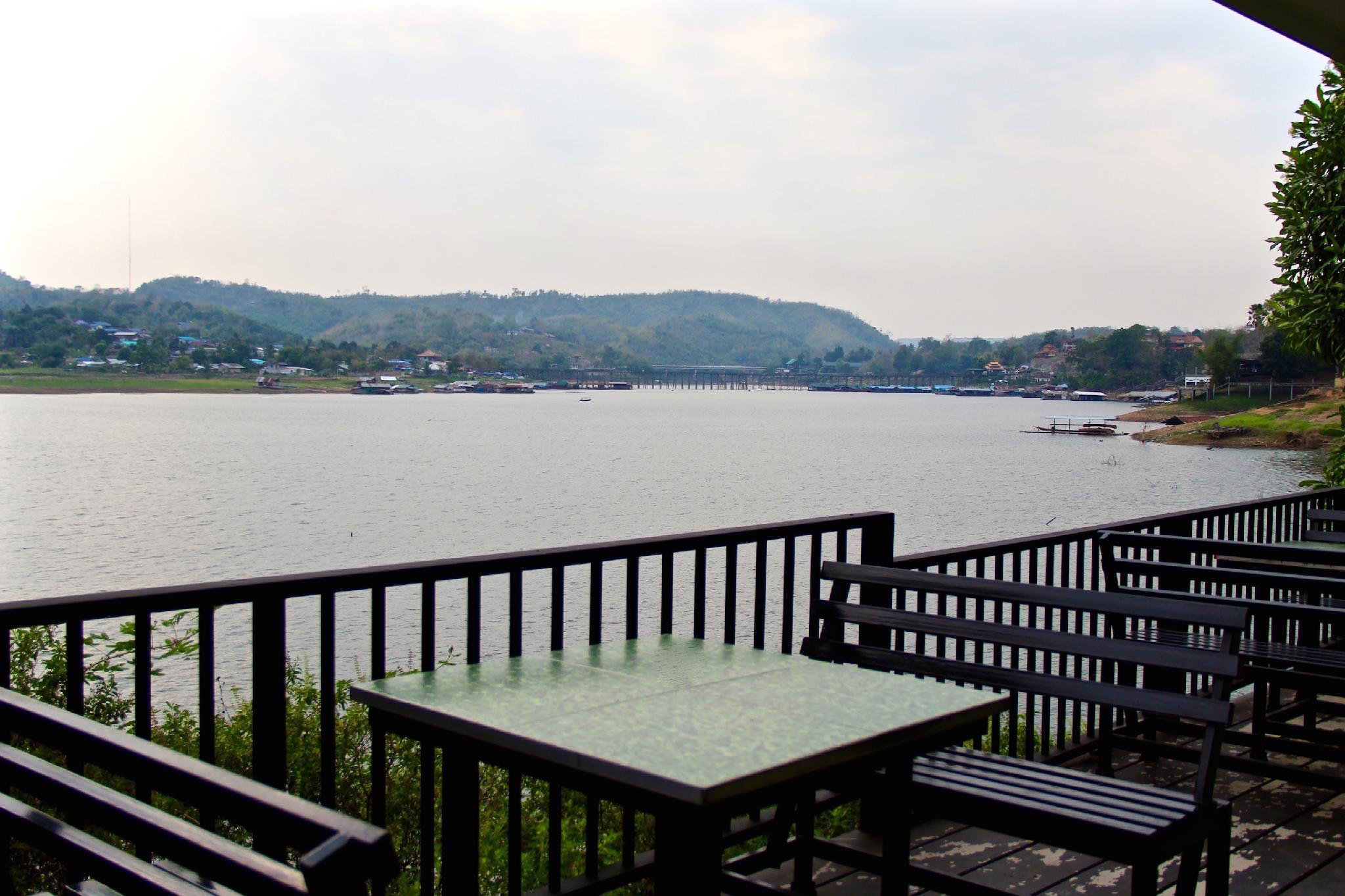 Pornpailin Riverside Resort