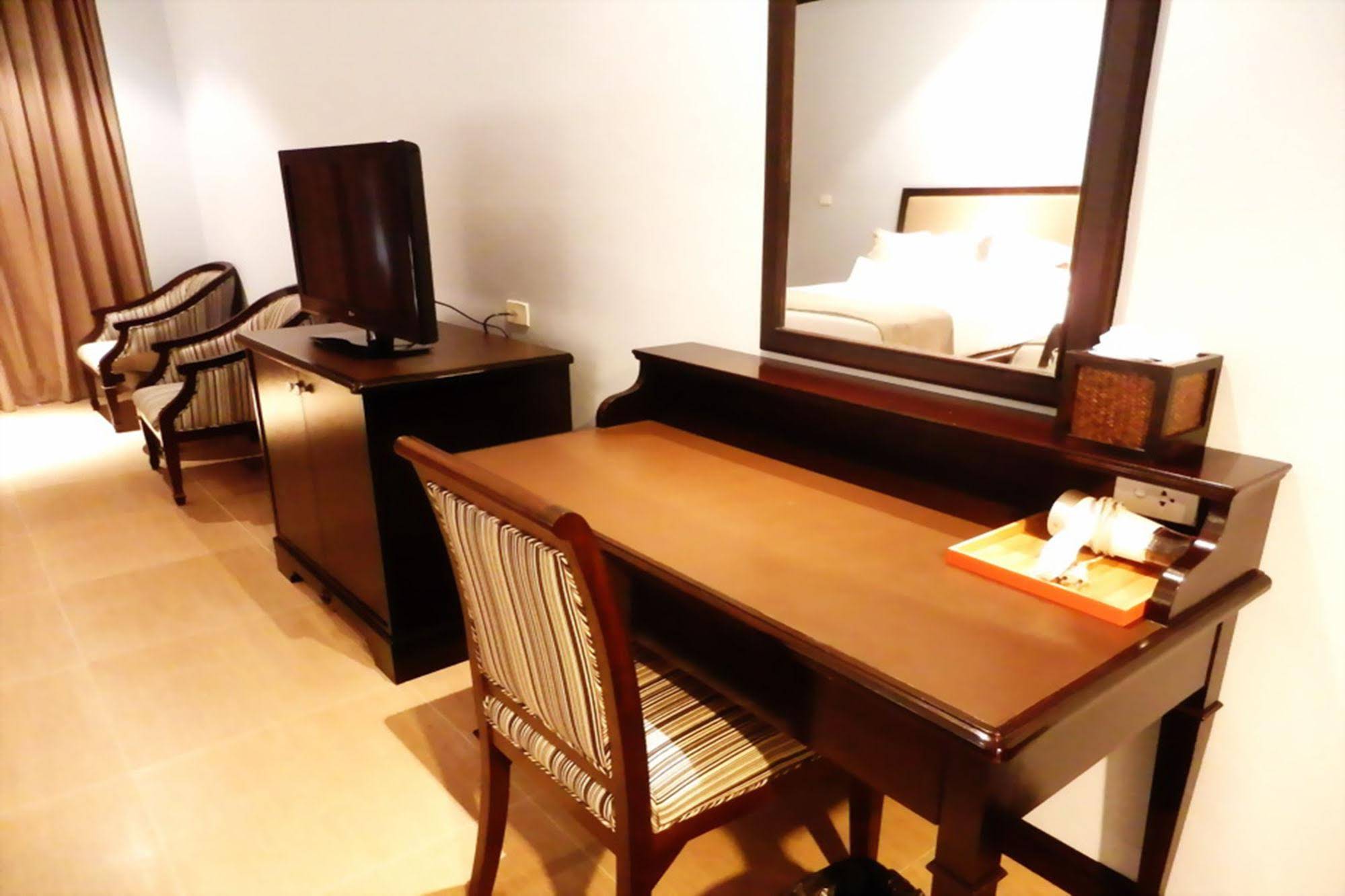 Sir James Resort