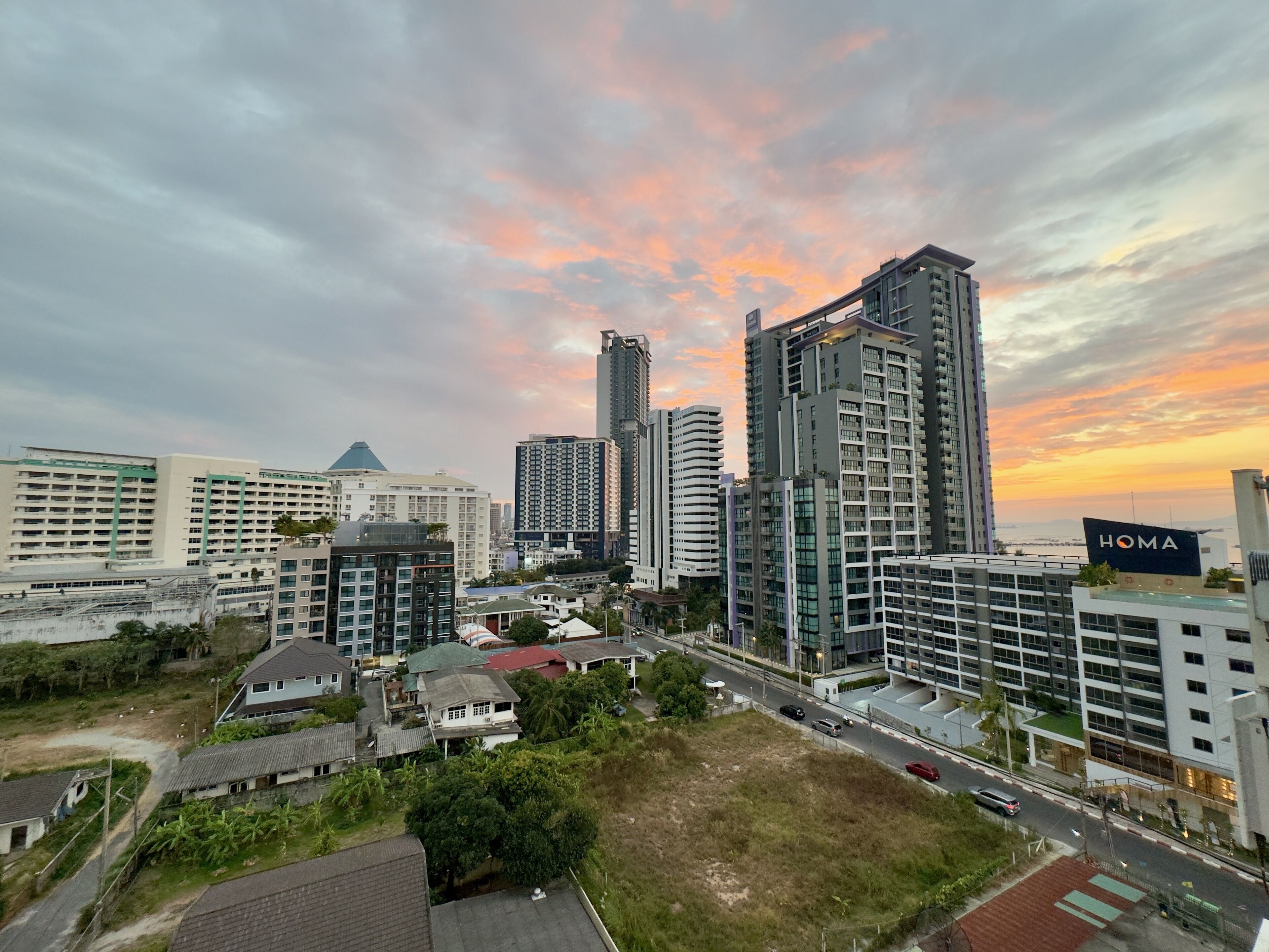 Sriracha Avenue Serviced Apartment
