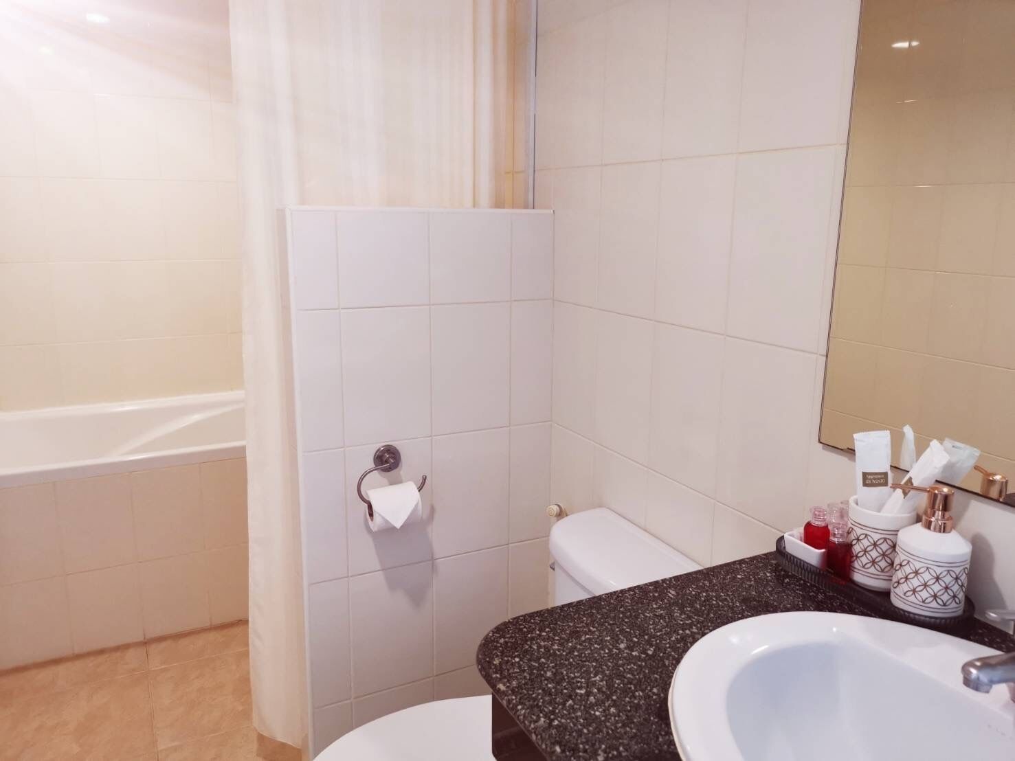 Sriracha Avenue Serviced Apartment