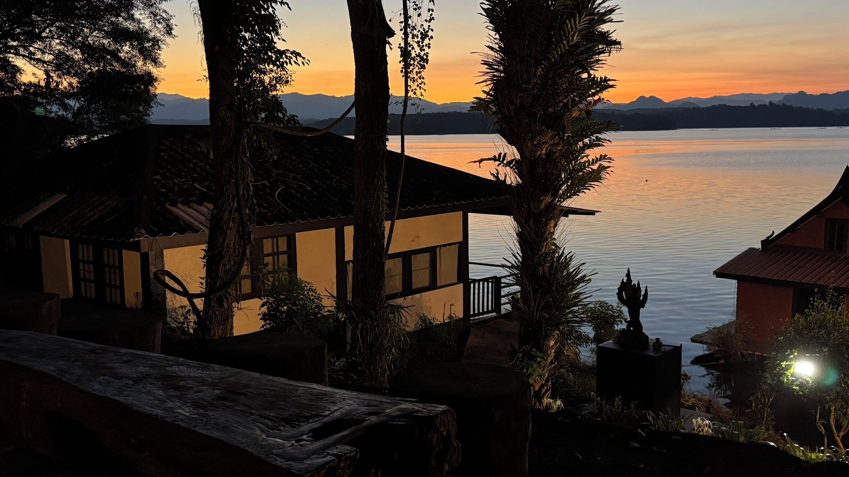 Kawarin Saiyai Cottage And Lake