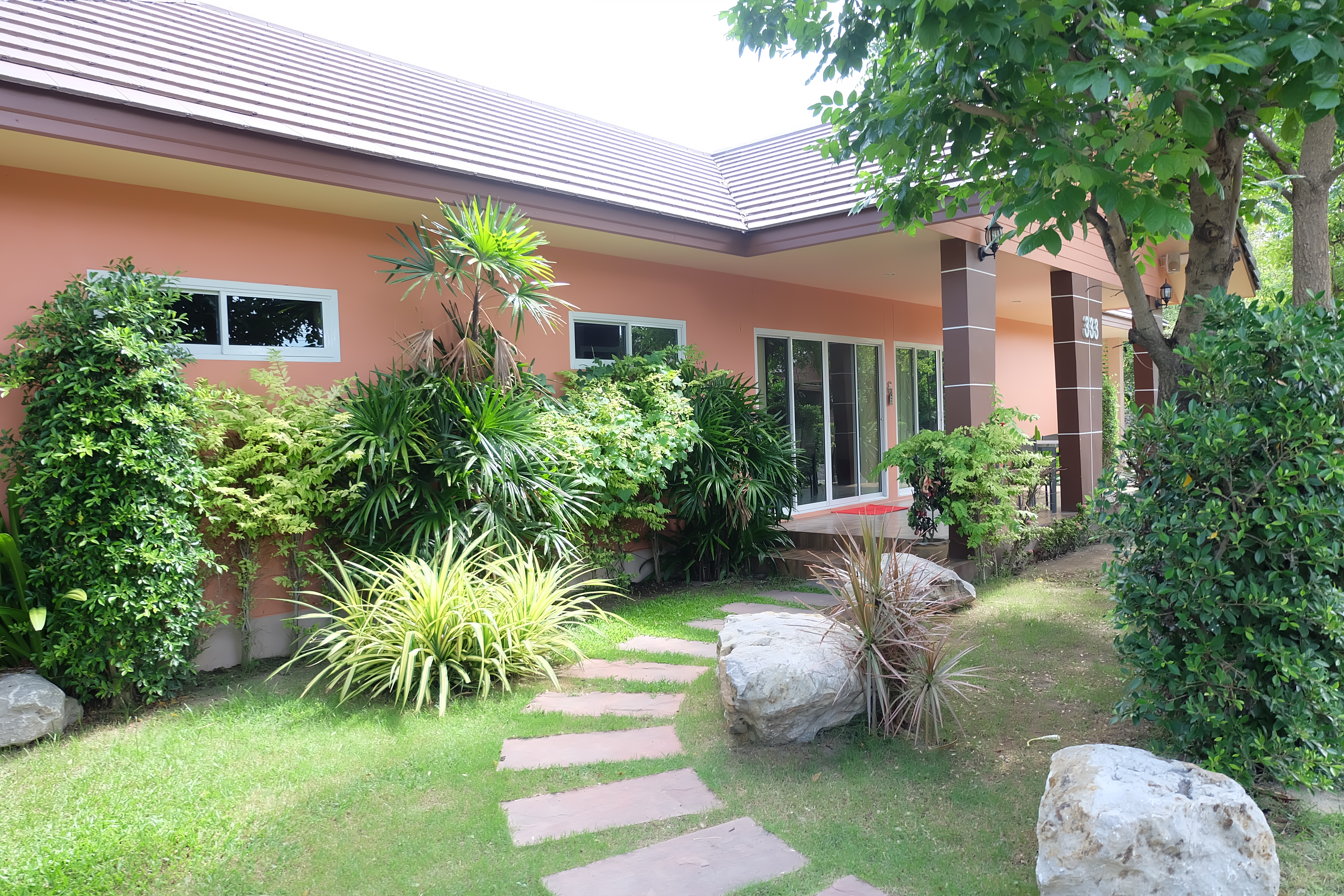 Baan Phing Phu Praew