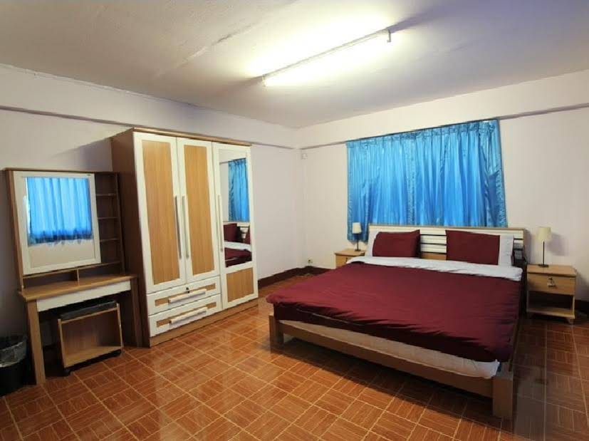 Beachfront Hotel Cha am