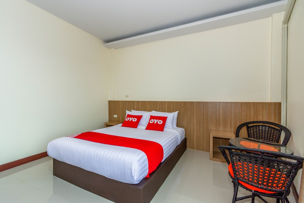 Canal Happiness by Oyo Rooms