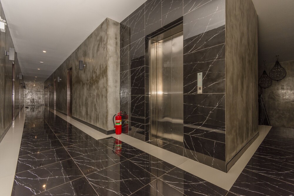 Canal Happiness by Oyo Rooms