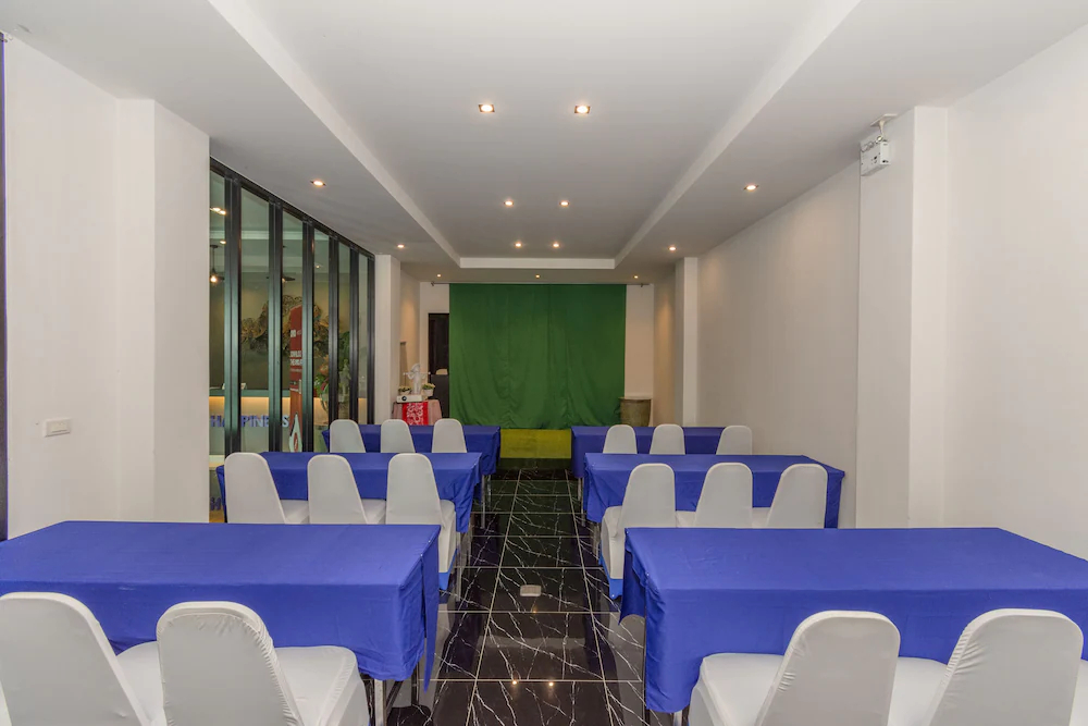 Canal Happiness by Oyo Rooms