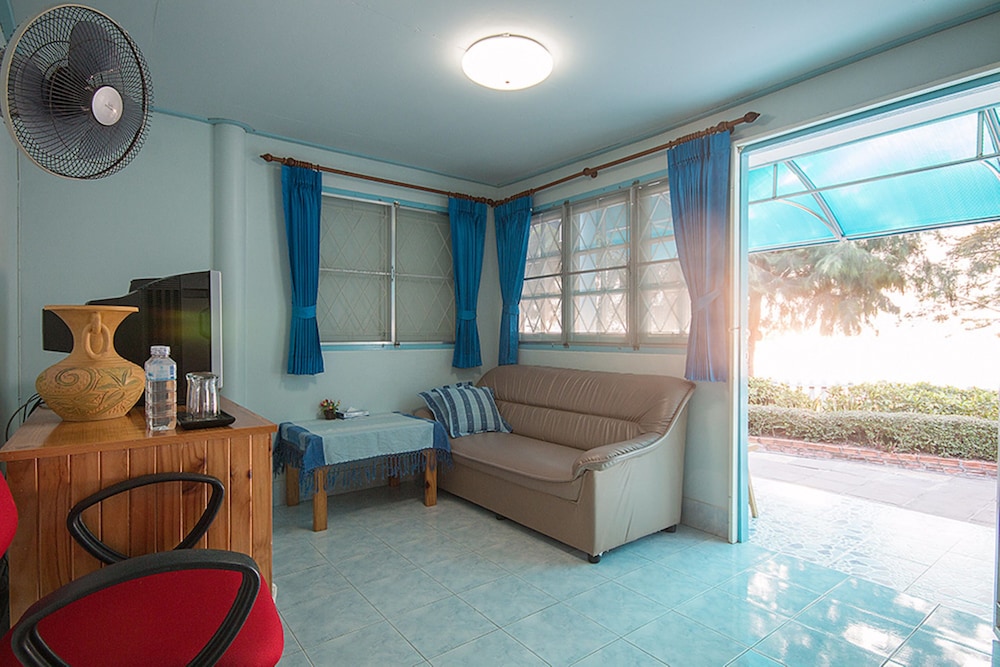 Cha-am Little Shop & Resort