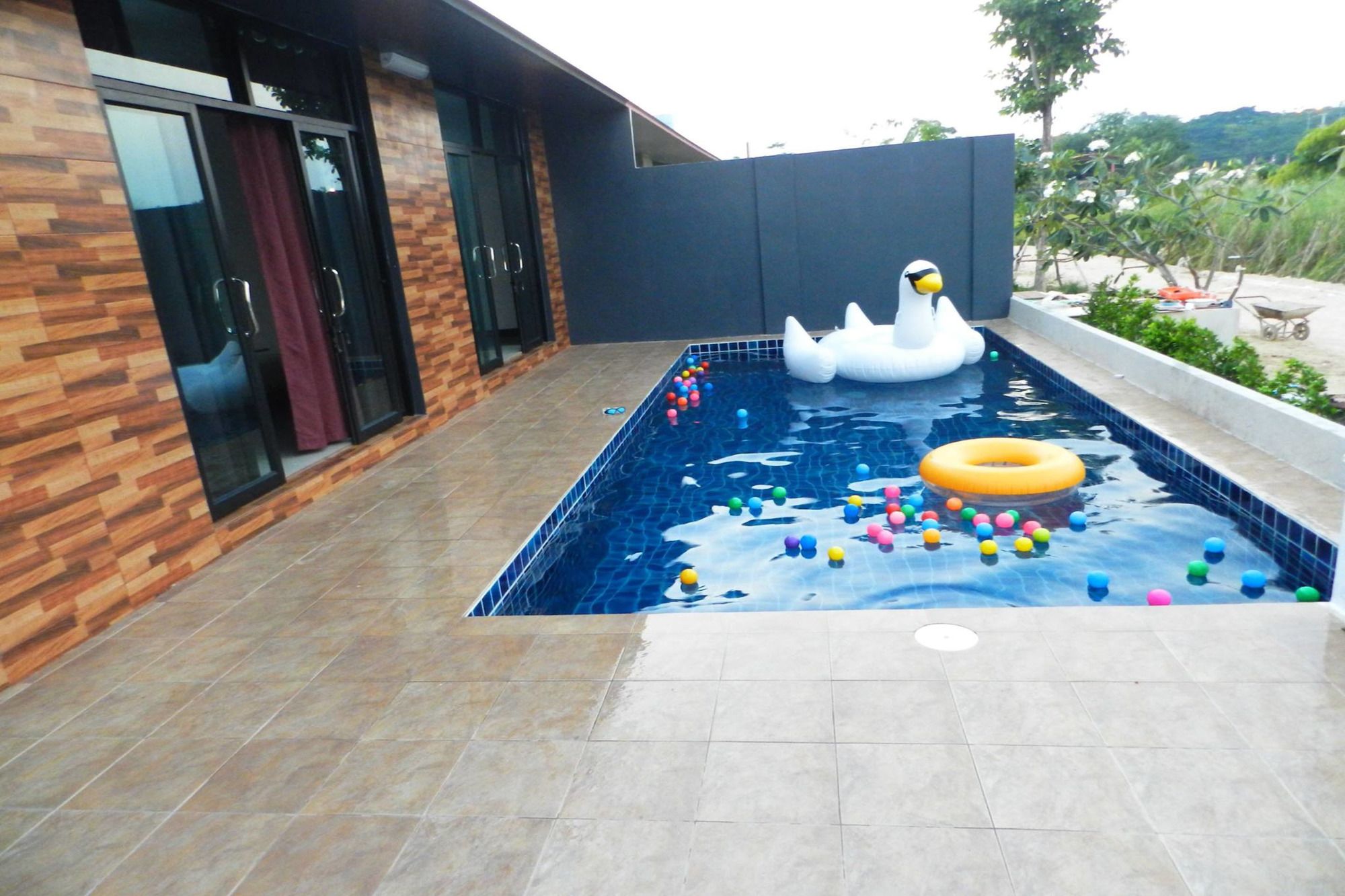Cha-am Pool Station