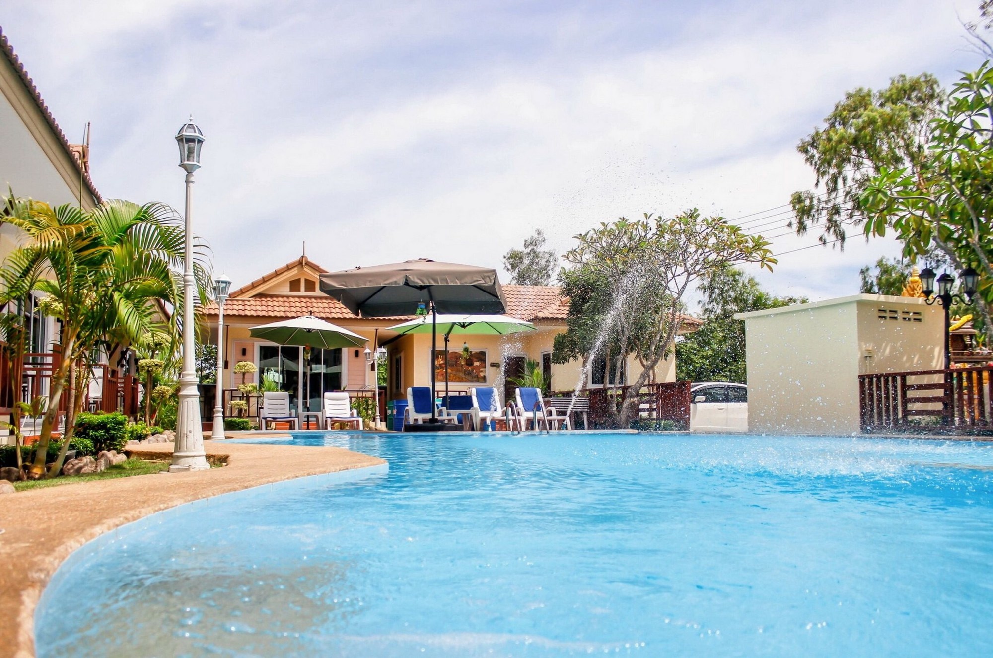 Charm Resort Cha-am