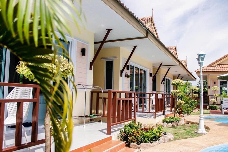 Charm Resort Cha-am
