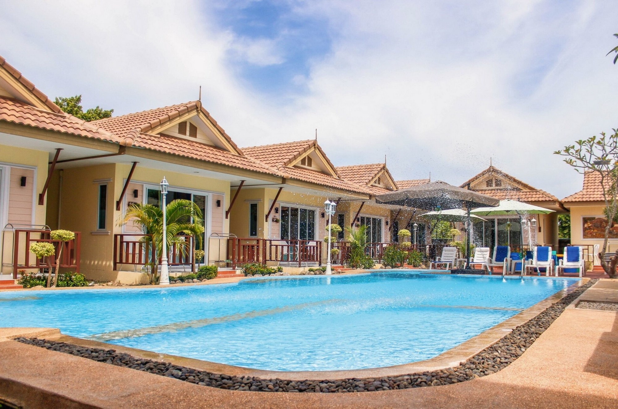 Charm Resort Cha-am
