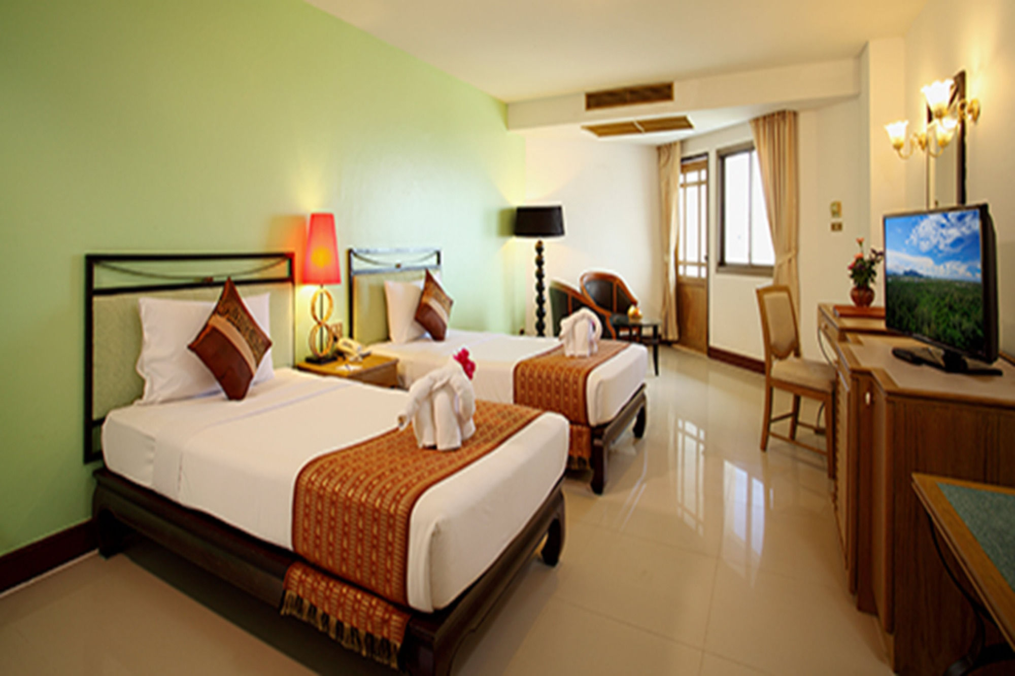 Golden Beach Cha Am Hotel