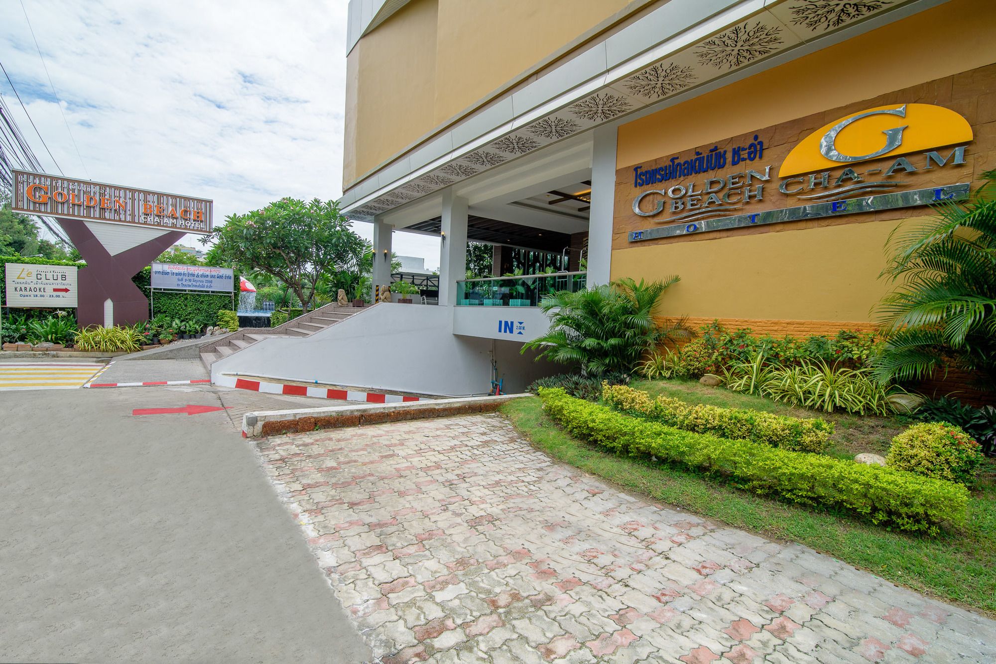 Golden Beach Cha Am Hotel