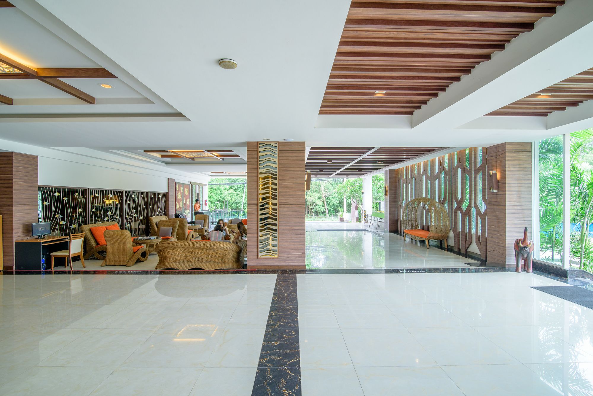 Golden Beach Cha Am Hotel