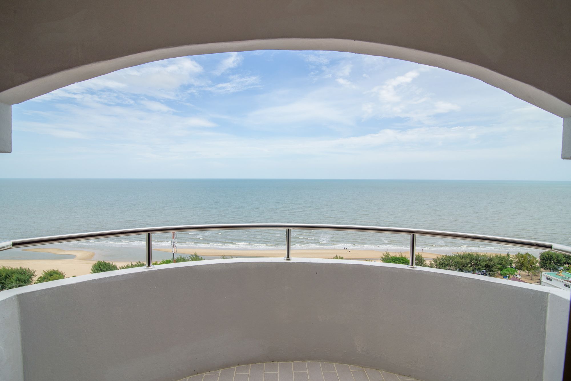 Golden Beach Cha Am Hotel