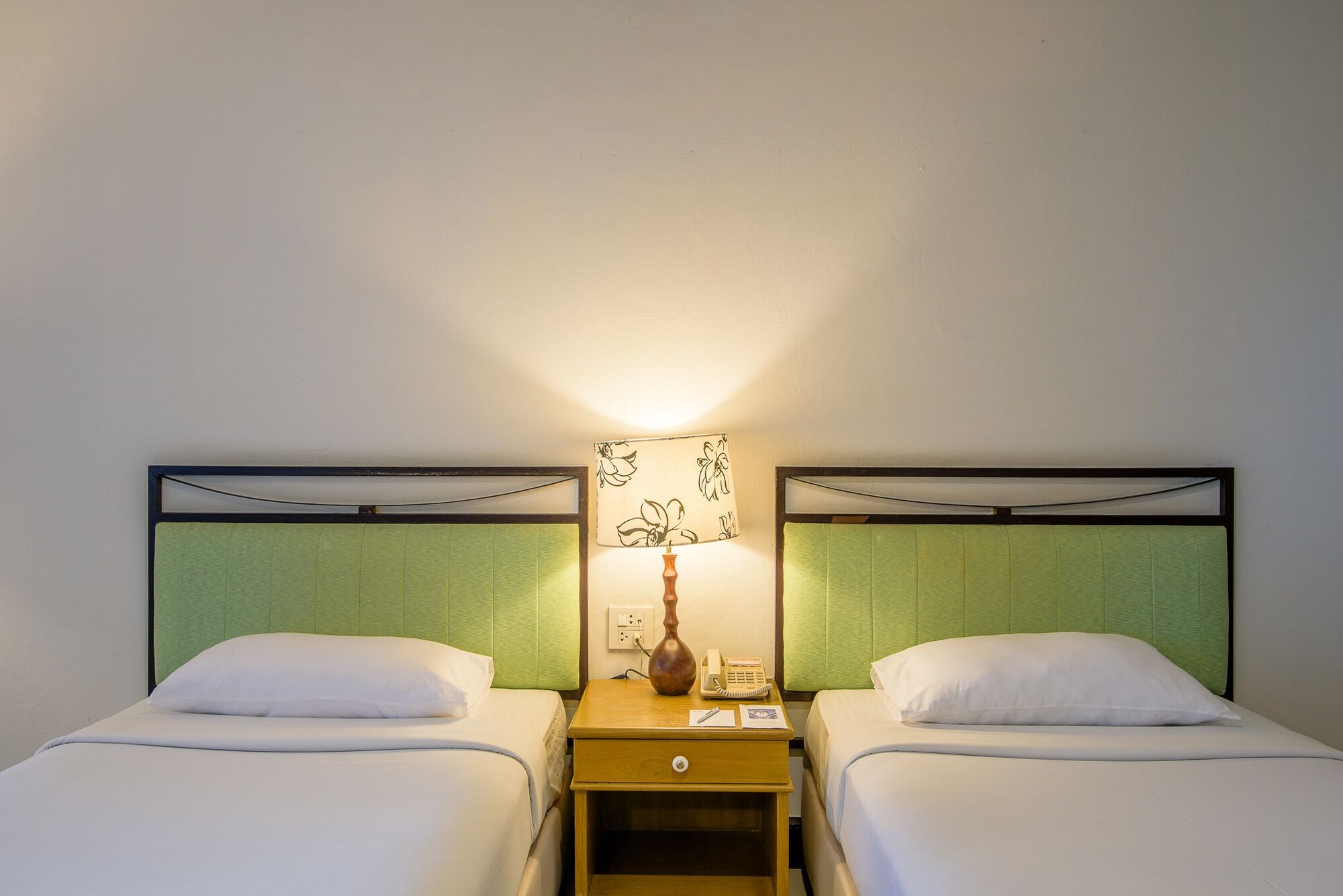Golden Beach Cha Am Hotel