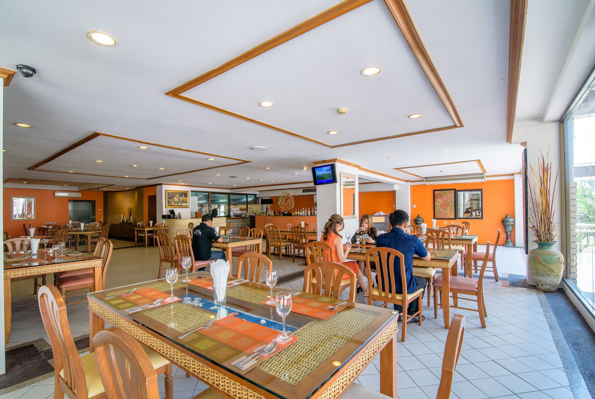 Golden Beach Cha Am Hotel
