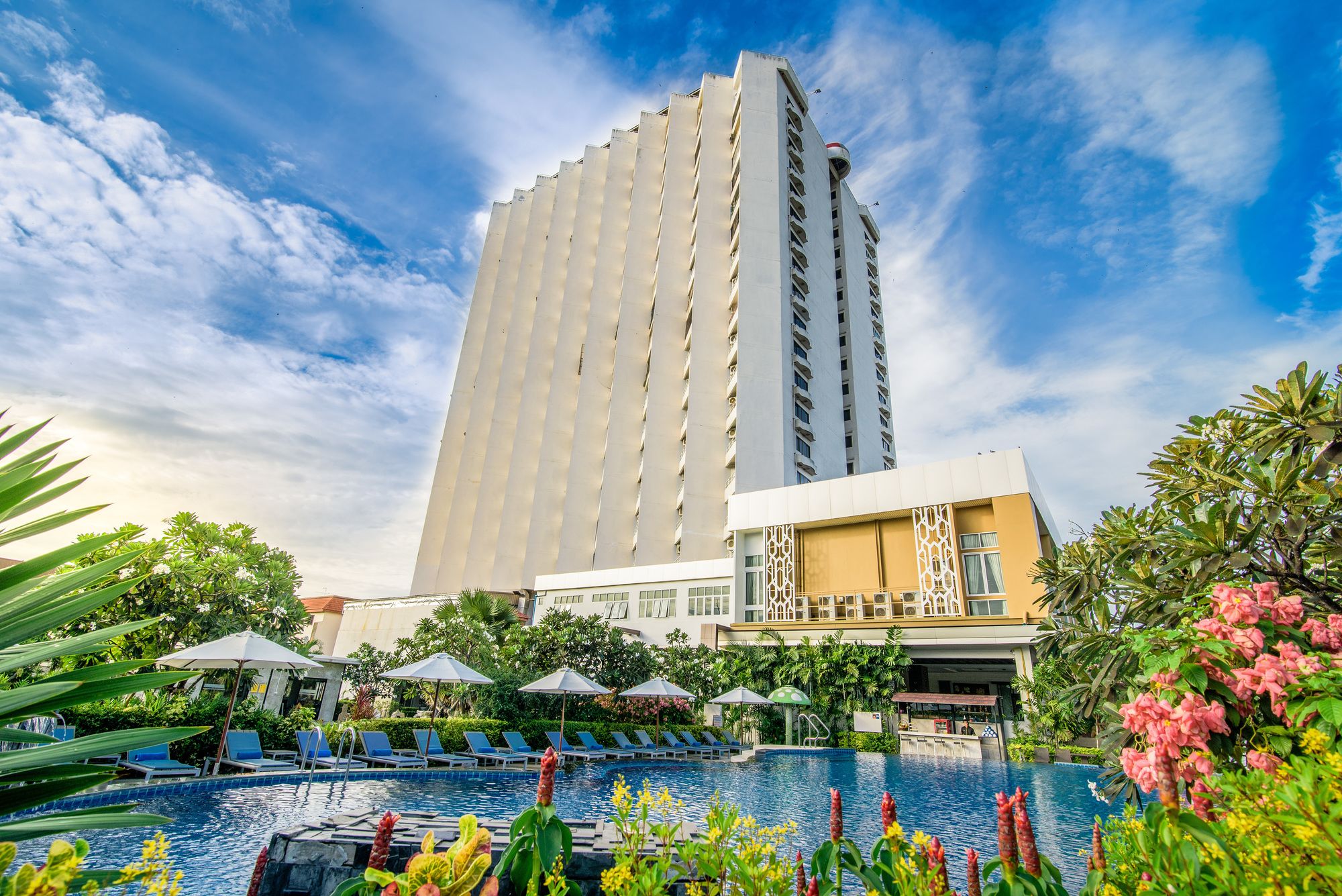 Golden Beach Cha Am Hotel