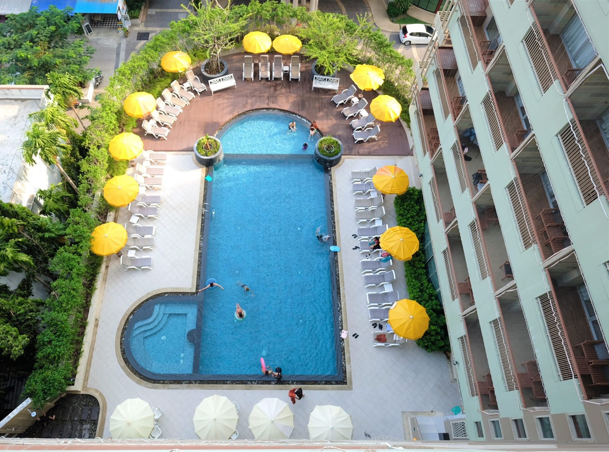 Long Beach Cha Am Resort