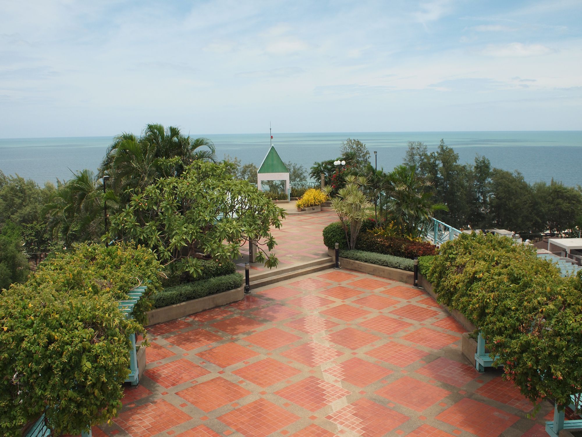 Long Beach Cha Am Resort